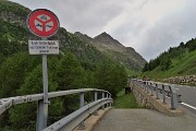 70 Rientriamo sulla strada per Julierpass dove abbiamo lasciato la macchina in uno slargo 